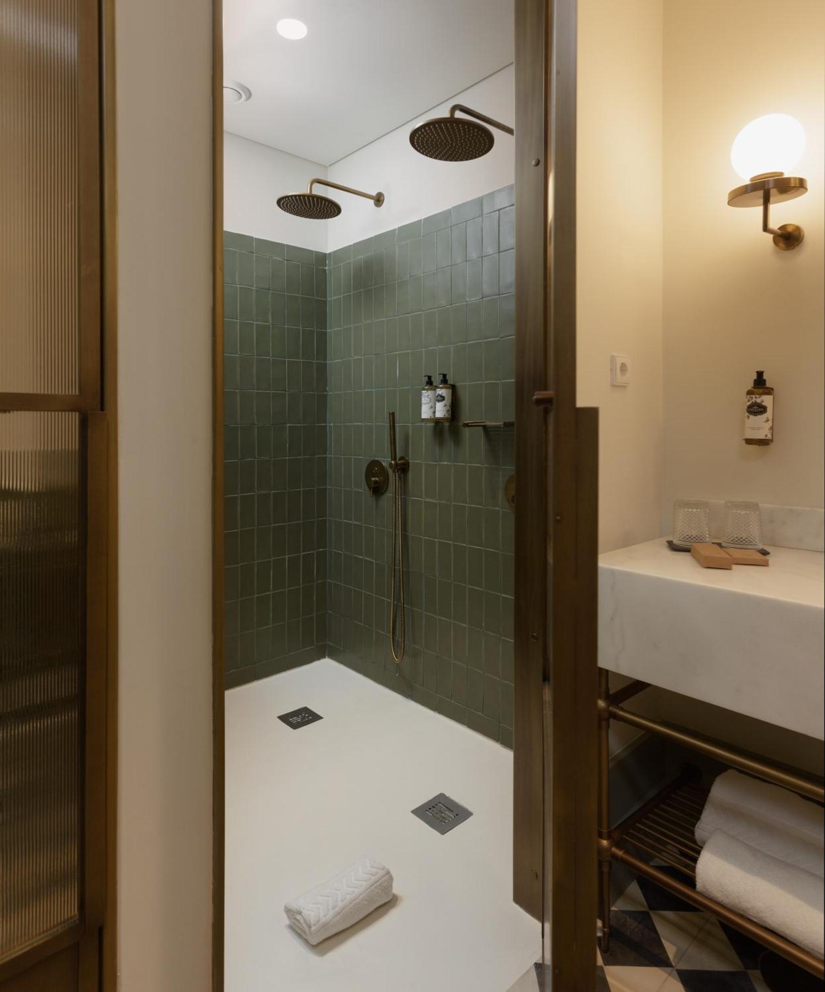 Classic Bathtub,1743503724:JPEG
